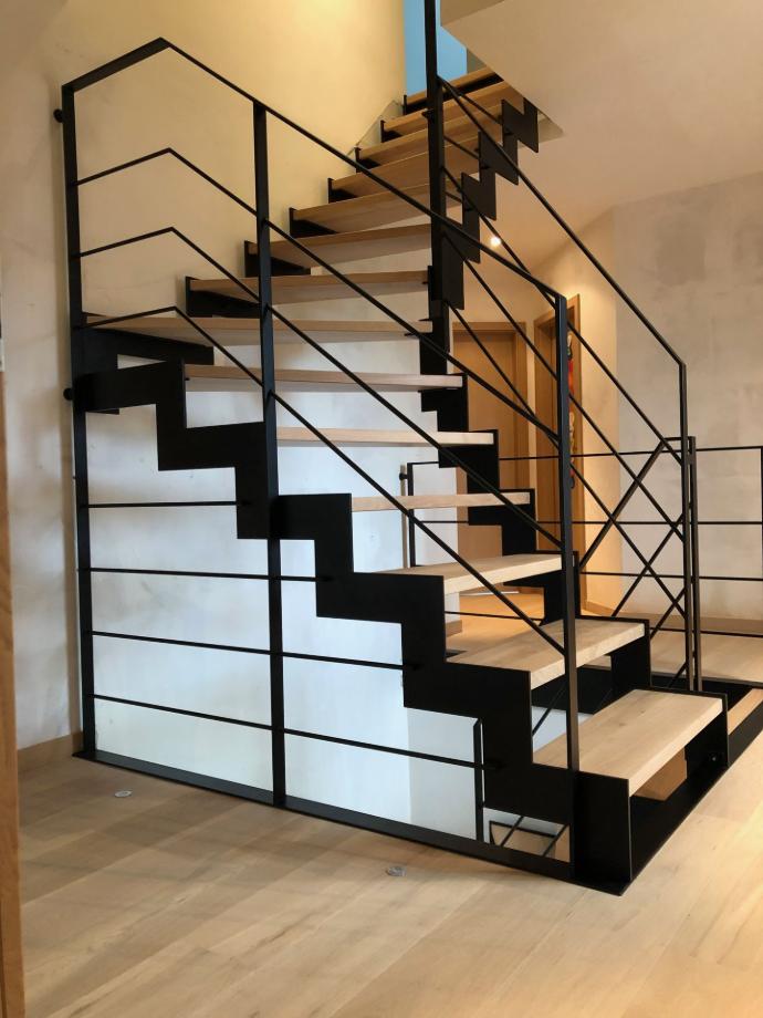 Escalier métallique et bois sur mesure pour intérieur moderne