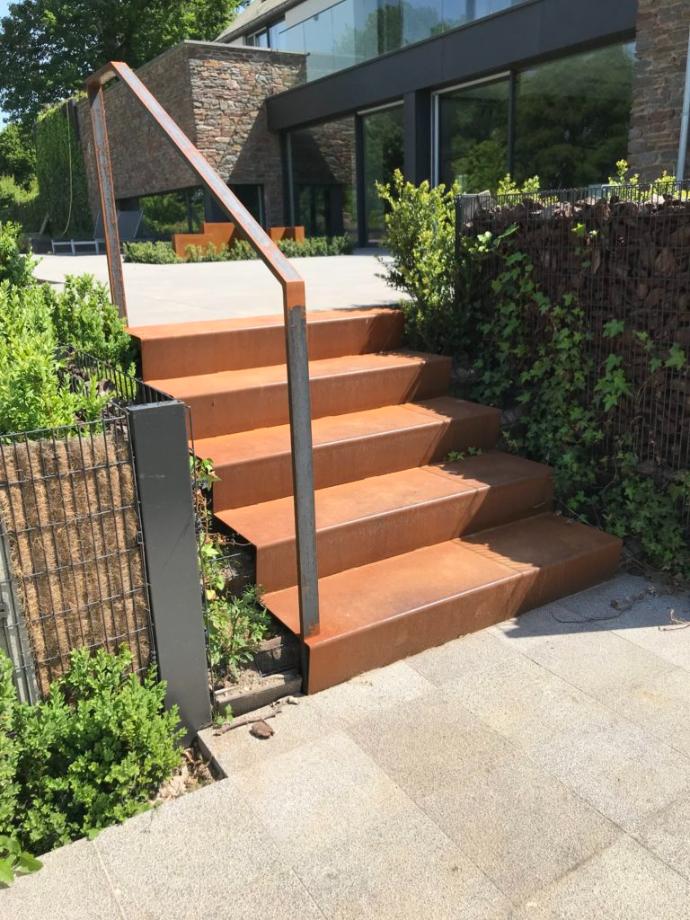 Escalier métallique spécial ou configuration personnalisée